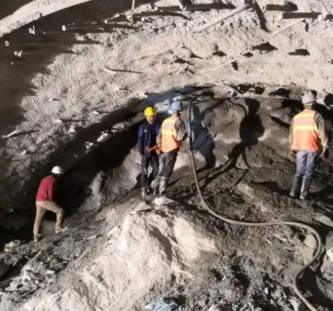 江安拱顶带模注浆料的施工流程及注意事项